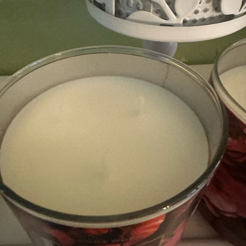Bath & Body Works Covered in Roses Candles- Red and Pink - Picture 3 of 5